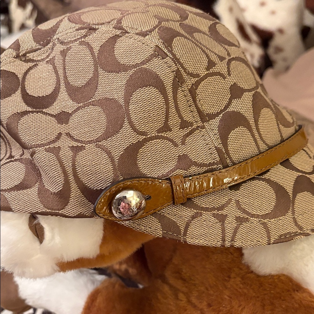 Coach Signature Karee Newsboy Cap with patent leather accent Leather Strap - Picture 4 of 8